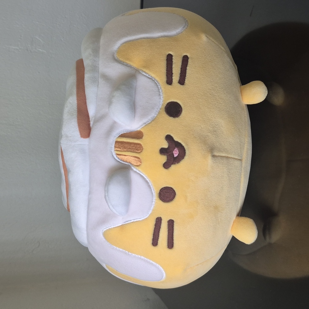 Pusheen as Cinnamon Roll 10”